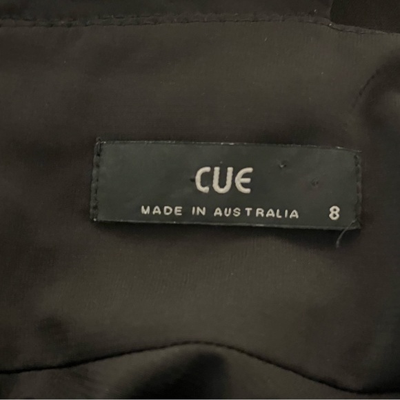 cue Plunging V Neck Sleeveless Babydoll with Pockets - Picture 3 of 14